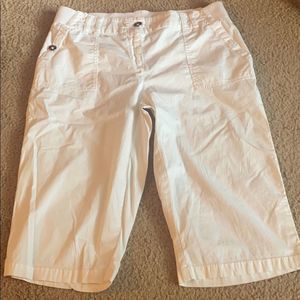 Chico’s solid white stretch Bermuda shorts